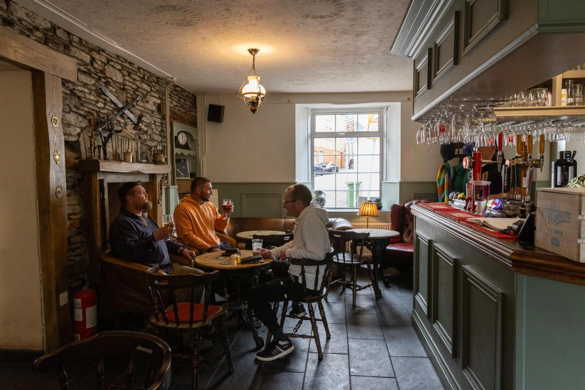 The Bear Inn Llantrisant  Exterior photo